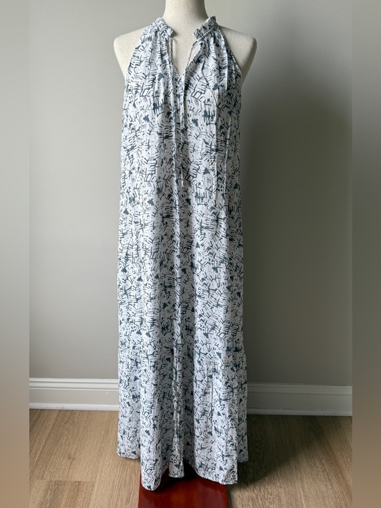 Nine West Dresses & Skirts - Nine West Sleeveless Maxi Dress White and Navy Abstract Print